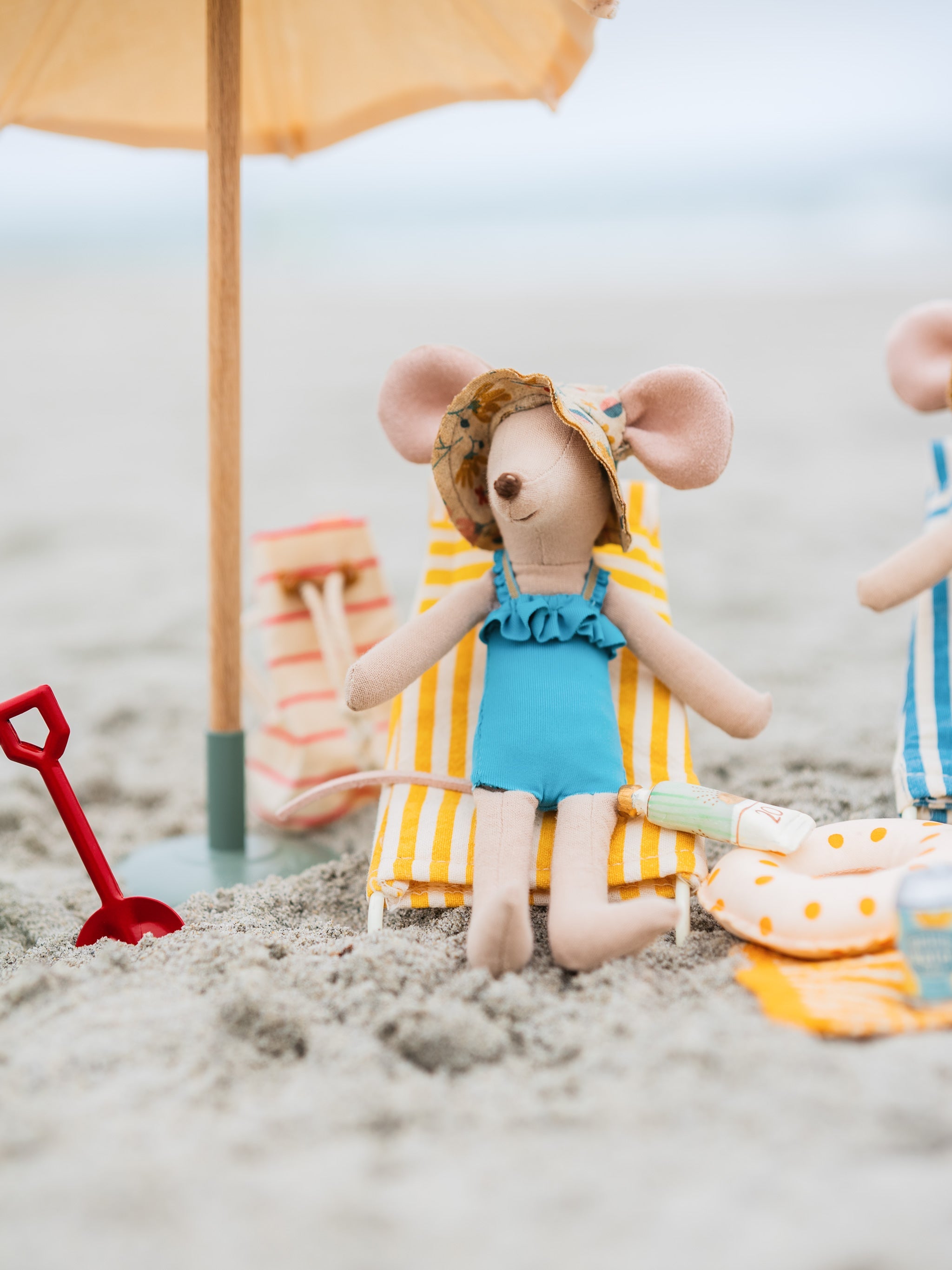 Maileg Beach Mouse Mum in Cabin de Plage